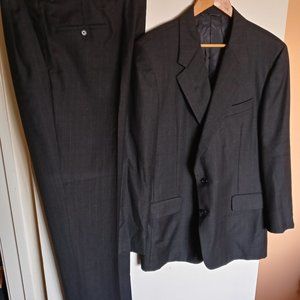 Hickey-Freeman Dark Gray Pinstriped Wool Suit Size 42R jacket and 39x29 pants